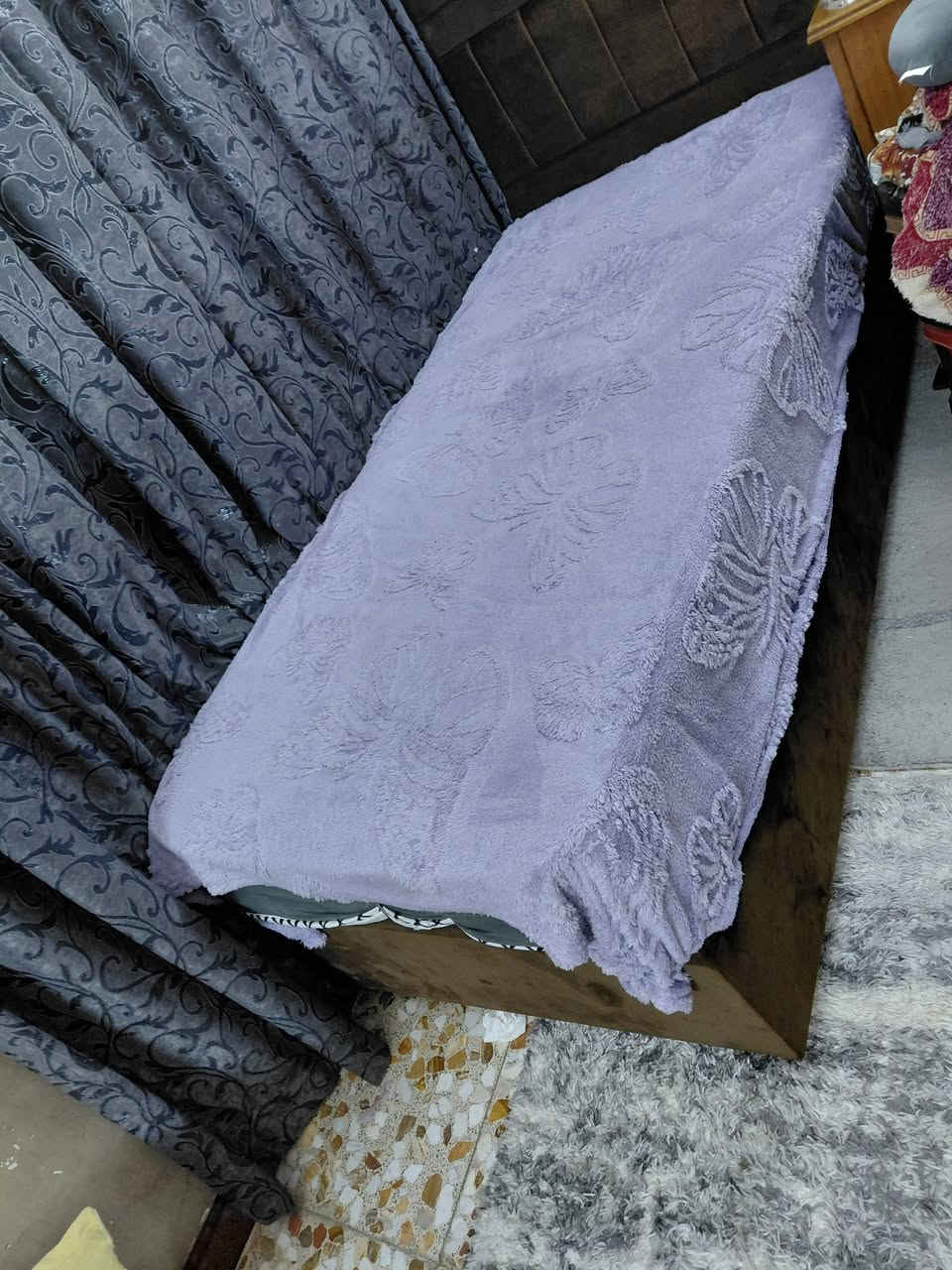 متوفر سرير خزان جديد بدون اي ضرر للبيع بدون دوشك
طول ٢ + عرضها متر سعرها ١٣٠ الف 
ومتوفره  ٦ بردات نفس الدزاين كل برده عرضها ٣ متر وطولها ٣ متر وسعرهن ١٠٠ الف وبيها مجال بسيط الاستفسار تفضل  ***********
