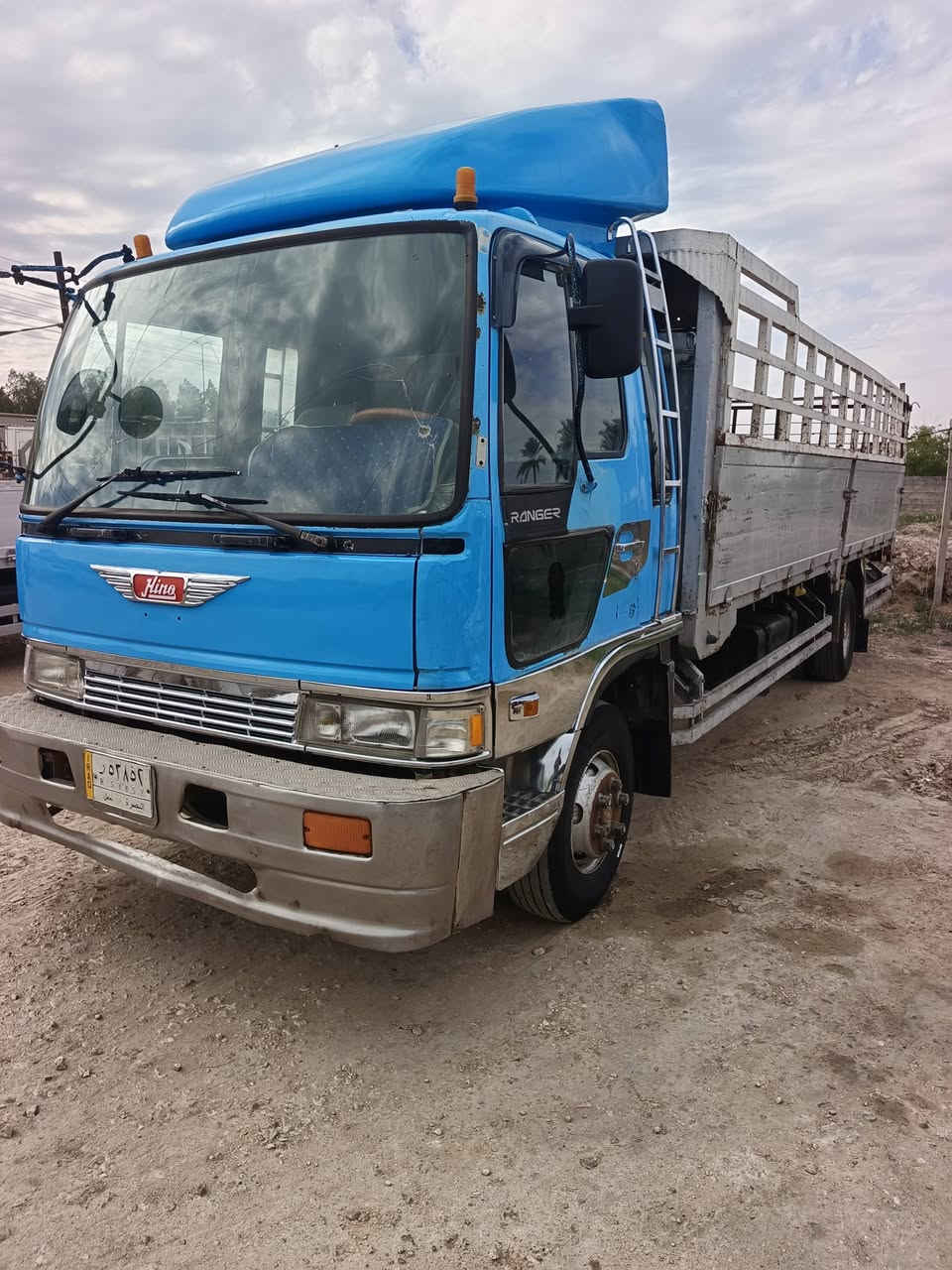 هينو طيره للبيع طول سته وربع مطوله مكينه 70عادي لا صرف ولا بخار رقم بصره المكان حله ***********
