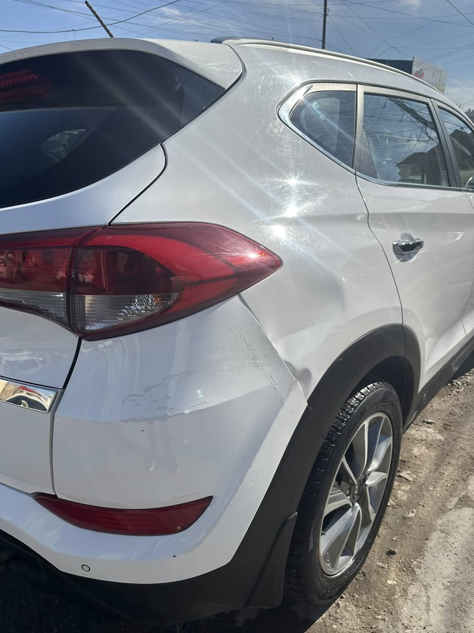 السلام عليكم
توسان خليجي 2018
لون ابيض رقم اربيل
سنوية ب أسمي تحويل ثاني يوم
الممشى 107 الف كيلو قابله للزيادة
حساسات 4 خلفية
كامرة خلفيه دوارة 
مراة جانبي شفط 
تخم تايرات جديد
باتري جديد 
تحكم ستيرن 
محرك 2000 دوش
كير و محرك مكفولات
تبريد قطعتين

بيها 3 وضعيات قيادة
ECO (اقتصادي)
NORMAL (طبيعي)
Sport(رياضي)

كل شي واضح بالصور
السيارة بالواقع بعد احلى

ضربتها جاملغ الخلفي على كد
اصبعين  ( يرجع بارد او PDR)
موضح بالصورة 

سيارة مالك اول على ايدي زيرو

السعر :-  188 ورقه
او
دفتر و 88 ورقه

الموقع :- الدورة - حي الجزيرة الثانية

رقم الهاتف : ***********
