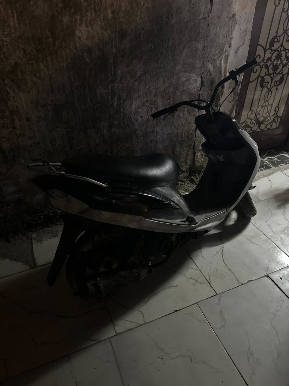 السلام عليكم ماكس قجمه كامله مكمله كفراتها كامله بلاديه شرط مال رمبه الدراجه نضيفه مفتوحه مره وحده بوشه 49 الدراجه ملحه تخبل شلعه ومعدل نكره هندر نقوصاتها بس كعكه مال كزوز وكهربائيات لازم تربطهن كلشي شغال وبلادي الدراجه تخبل بالمشي كفرات كامله من الطول للطول وكلشي بلادي رايده بـ 425 وبيه مجال بسيط مكاني بصره كرمة علي ابو صخير وهذا رقمي واتساب ***********
