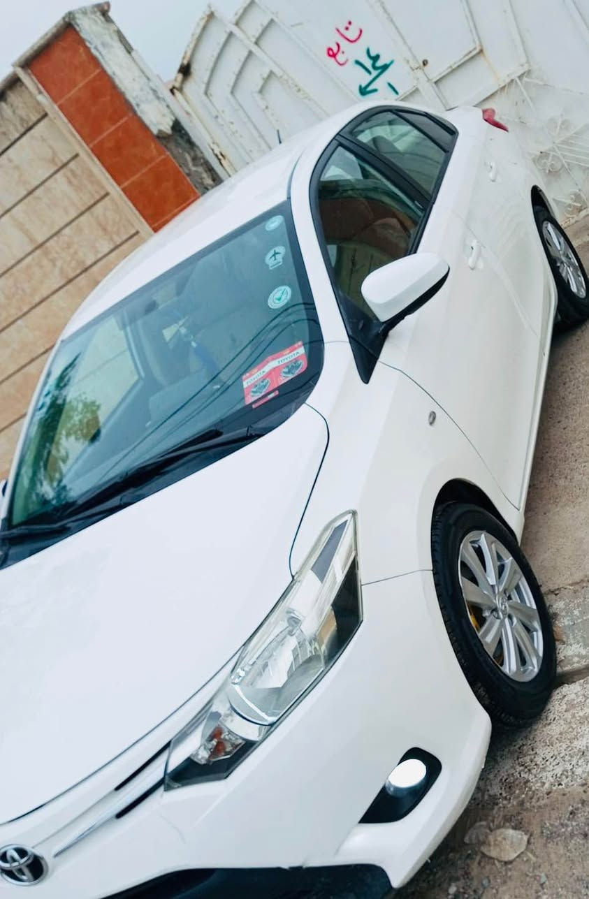 يارس موديل 2017 مةكينة گةورة  
يةك پارجةي سبوغة جاملغي پيشةوة بي ژوري پشت و پيشي كةپسة لةگةل 3 شويني ساردي هةية  گير و مةكينة و تةپريتي بةشةرت يةك دينار مةسروفي نية  
سةنةوي ساليكة بةسةر جوة 
ژ.م ***********
سعري 115 مجال أربيل, العراق
