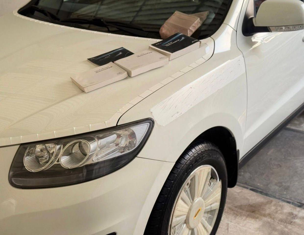 السلام عليكم
سنتافيه 2012فول 1 / 1السياره بعدهه عل وضع الشركه ماشيه (59) الف حقيقي وعل فحص السياره كفاله عامه بدون صبغ وشخط 
محرك جديد ما مفتوح بدون رواجز مكفول 
 الموصفات فول ١علا ١ مواصفات خاصه
بصمه 
فتحه سلايت 
كشن كهرباء 
دواخل بيجي 
تبريد بيانو 
تحكمات استيرن كامل فول 
حساس خلفي 
كامره 
محرك 6 اسلندر 3500 
فورويل دفع رباعي 4x4 
7 راكب 
3 قطع تبريد 
ويل كروم ١٨ 
السياره فول الفول 
مكان السياره بغداد 
رقم الهاتف ***********
