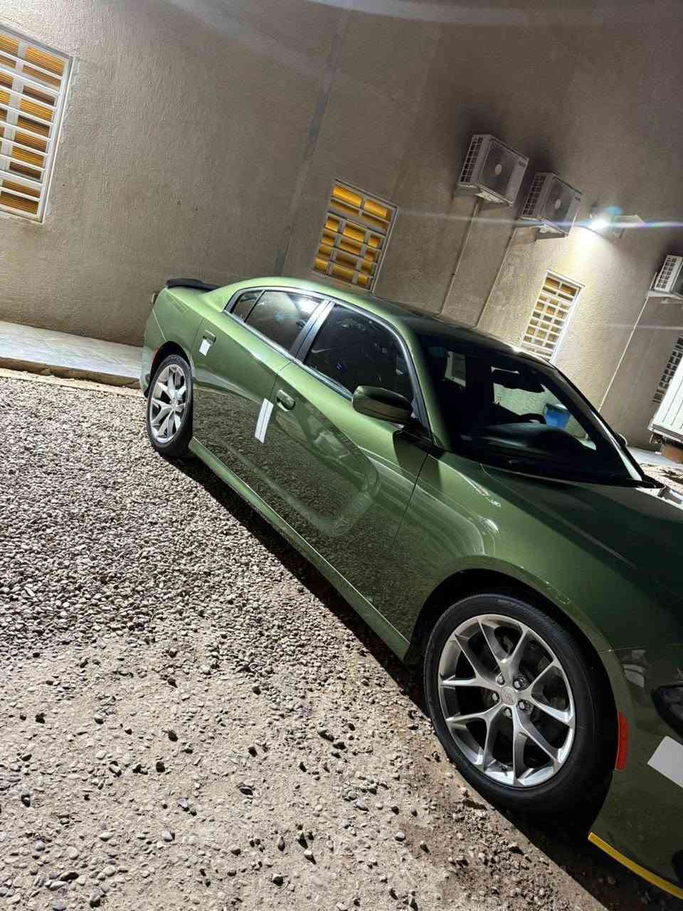 للبيع: دوج جارجر GT موديل 2021
المواصفات: خليجي، كفالة عامة 
وكاله هارلم 
​الرقم: بغداد، تحويل مباشر  بسمي. 
​المكان: البصرة.
​للتواصل والاستفسار: ***********
سعر 290 وبيه مجال
