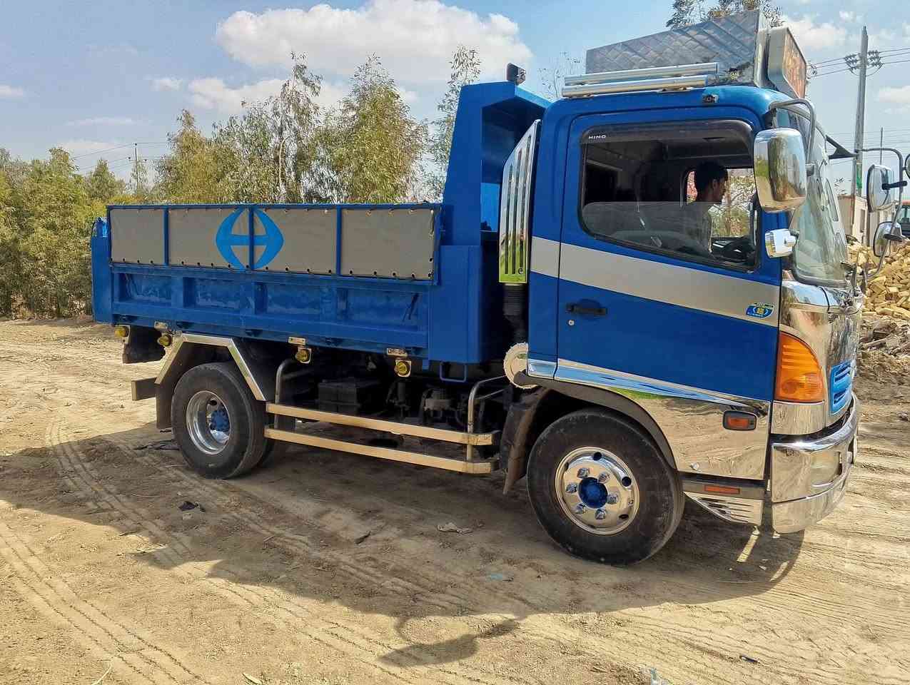 هينو 1998محرك 80فول عادي باسمي تحويل ثاني يوم محرك كير حداديه كله جديد 
مكاني ديوانيه 
***********
***********
