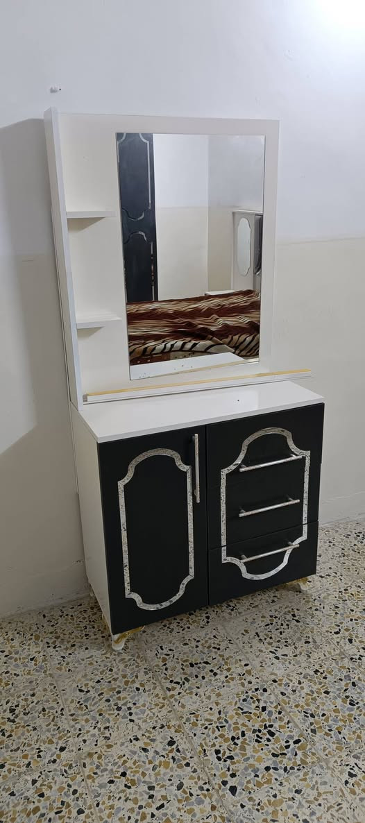 للبيع
خشب عراقي والفصال تركي مامستعمله فقط مشدوده مكاني
الموصل القياره 
***********
