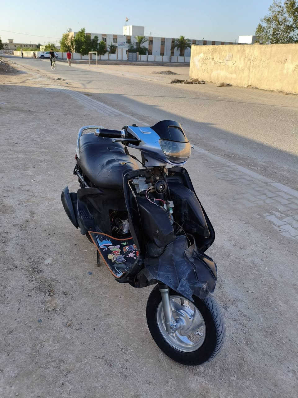 السلام عليكم فراشه فحل للبيع  مامفتوحه نضافه كدام عينك نقصه بس باتري السعر 425 شراي تعال خاص مكان نجف
***********
