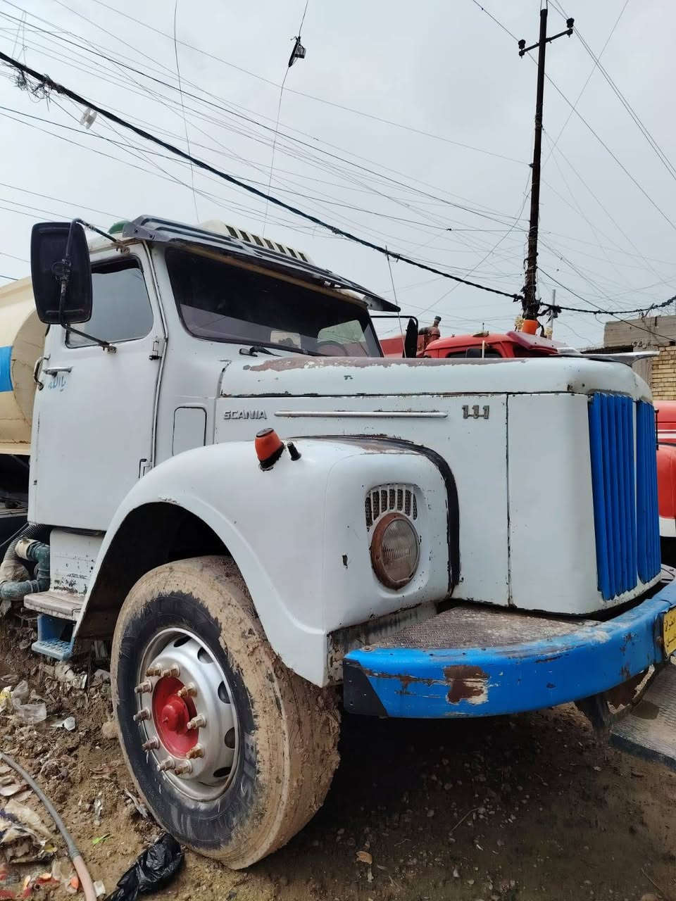 سكاني 111 سياره قمر بلاديه مكينه مال 112 رساله رقمها بابل اصفر السياره ما بيها تحويل راعيها باسمه ضرايب ***********
