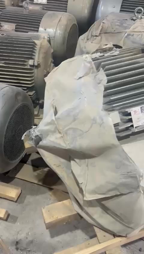 السلام عليكم
توجد كمية من محرك حثي ثلاثي الأطوار (3-Phase Induction Motor) من إنتاج شركة Shandong Hongwei الصينية.
الوزن: يبلغ وزنه 540 كيلوغرام.
إليك بعض المواصفات الإضافية الهامة لهذا المحرك:
القدرة: 75 كيلوواط (75kW).
الجهد الكهربائي: 380 فولت (380V).
التيار: 139 أمبير (139A).
السرعة: 2970 دورة في الدقيقة (2970r/min).
التردد: 50 هيرتز (50Hz).
طريقة التوصيل: توصيل مثلثي (CONN.

الكمية 186 قطعة والبيع شلع قلع 
يعني لايوجد مفرد ..!!
للتواصل والاستفسار واتس ***********
