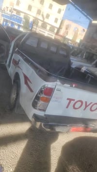 هايلوكس • ٢٠١١ • شارع تعز