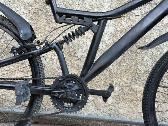 السلام عليكم هذا بايسكلي الشخصي للبيع بسعر 50 الف وبيه مجال زين لشراي عنوان بغداد حي العامل مقابيل البيت الياباني بايسكل نضيف ومابيه اي مشاكل بس بريك خلفي ماكو وماسحات بريك تعبانه بايسكل كامل مكمل تجي تاخذه على فحص اي مشكله بيه مرجوع الرقم ***********
