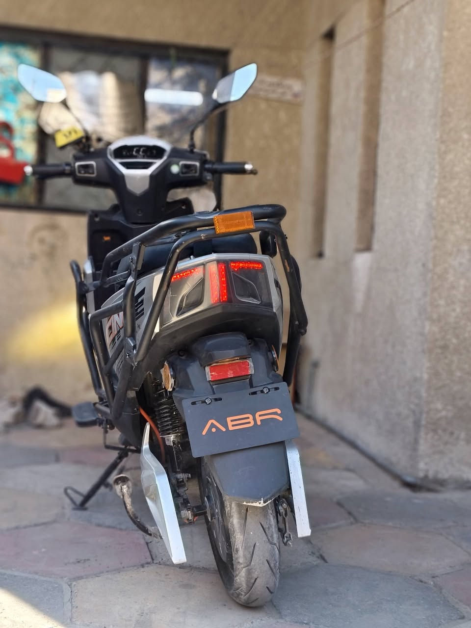 دراجة سكنس شحن بطاريات علة البلاد جدد و دراجة نضيفه كلشش بيها نضامRو نضامP و يجي بيها 3سرع سرعة حقيقي 65مع وزن +بريكات جدد ويل جارجر و اوراق شراء موجودة و بيها بومة 2 يعني تصطر. صطر عالي ناصي ومدرعة بال كامل بيها اشاير يمنة يسرة و ملفها 2000 حقيقي بطاريات مسطرة الكبار مكاني بغداد حي جهاد 
متواجد فيس و  سعرها 850وبيها مجال


**إذا كنت صاحب هذا الإعلان وتريد حذفه لأي سبب، رجاءا أرسل رسالة إلى الدعم الفني**