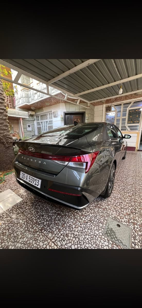السلام عليكم سيارة للبيع
النتره 2025 SEL SPORT 
محرك /2000 دوش
رادار
مثبت سرعه
ويل كروم
ماشيه 10
رقم الشاصي /KMHLM4DG8SU949402
سيارة وارد امريكي ضرر مالته فقط تعديل بخشم الصندوك  بدون ايربك سياره جديده على وضع شركه وسونر  موجود دخول جديد مرقمه نكليزي ديالى باسمي
السعر / 173 وبيه مجال حك الجيه
 مكان سياره ديالى بعقوبة  
رقم الهاتف / ***********
