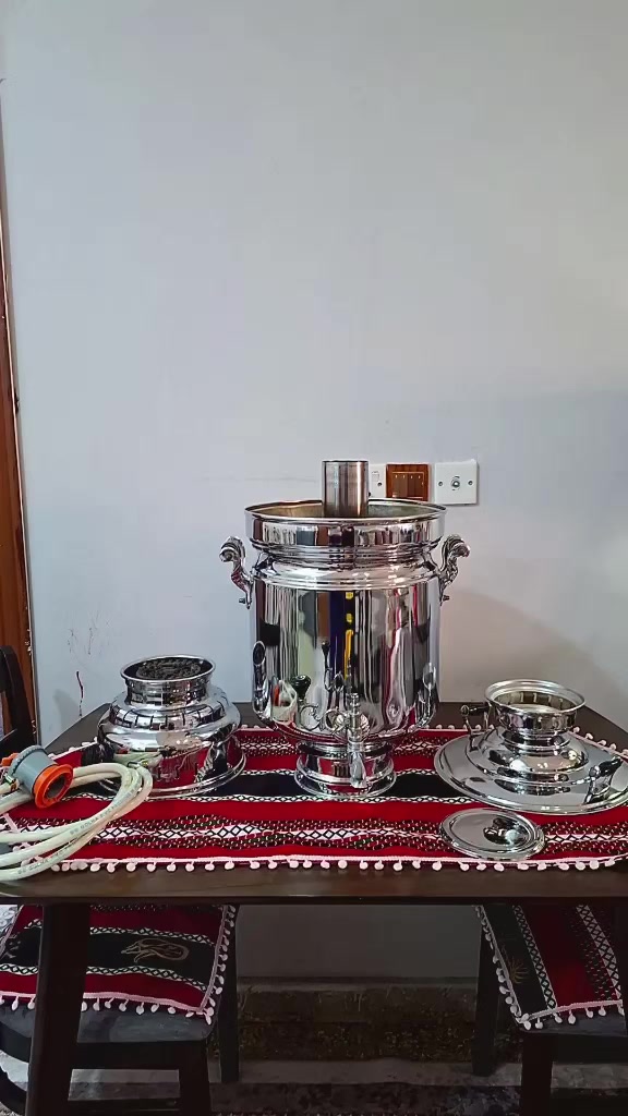 سلام عليكم سماور ايران المنشئ سعه 25لتر ....منه وبي طباخ شغال للبيع 
***********وتساب ...***********
