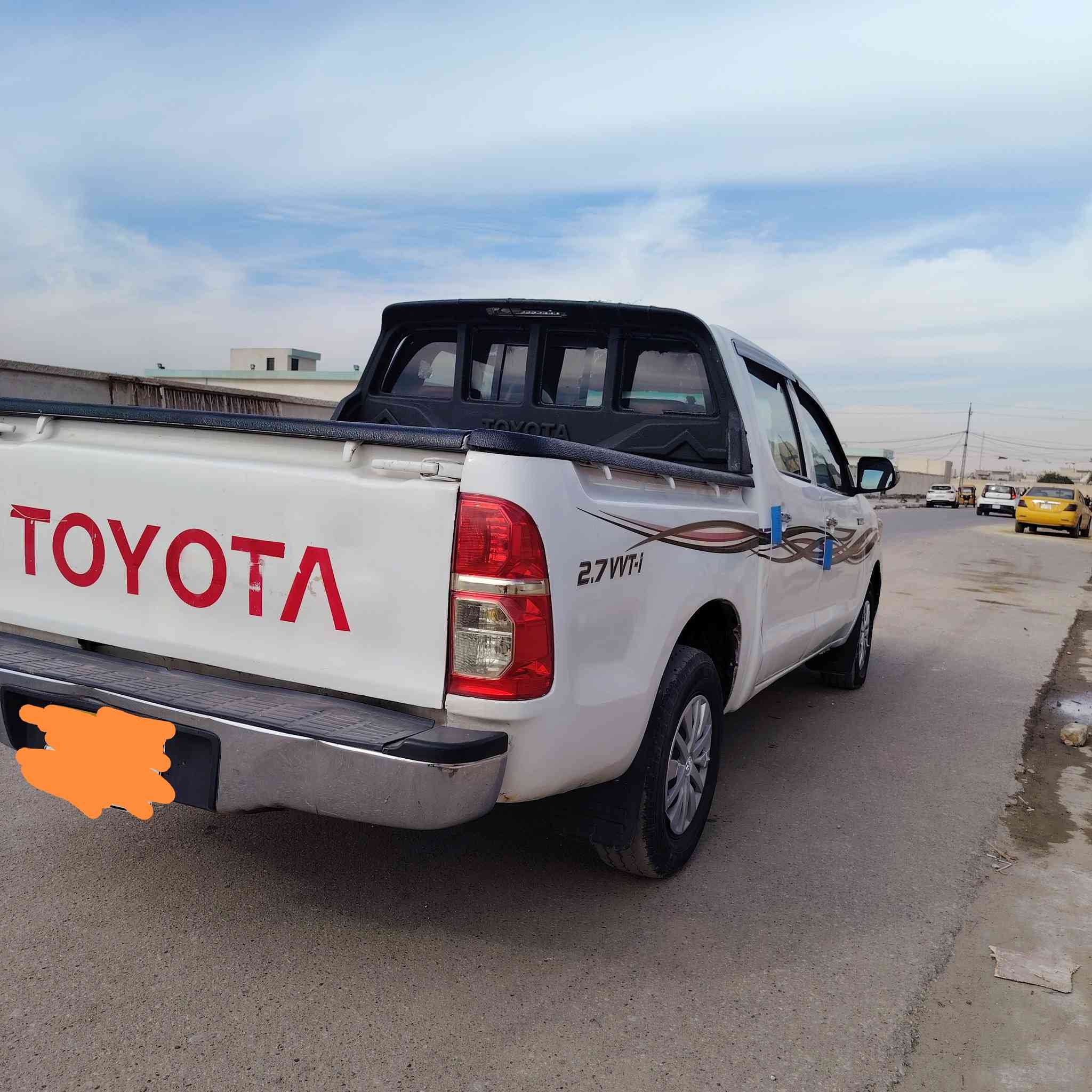 سلام عليكم سياره بيكم هايلوكس 15 سياره مكفولات من مكينه شاصي دخوال جديد بيه سنويه والوحات طبق الأصل وين ما يعجب دك حسابه سياره جديده ماشي الف 130 السعر 118 وبيه مجال *********** مكاني كربلاه
