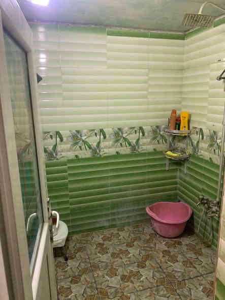 يالله بيت للبيع السعر 85 مع المجال المساحة ٢٠٠ متر طابو زراعي سند ٢٥ غرفتين نوم وصاله واستقبال ومطبخ وصحيات داخليه وخارجية منور وطارمه بناء حديث صب مسلح كل الخدمات موجودة تبليط ومجاري العنوان طويريج حي الجمعية شارع ام البنين 
تفاصيل أكثر الاتصال على الارقام التاليه او مراجعه المكتب ابو علي للعقار نهايه الجمعية قرب مدرسه نبع المعرفه الاهليه
***********
***********
