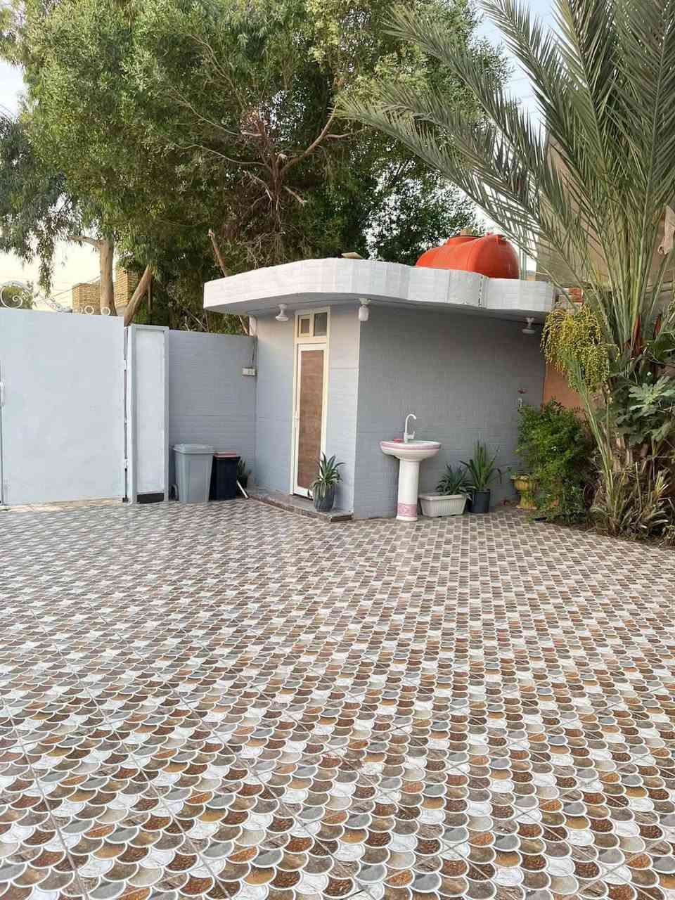 بيت في البيضاء بصف الانوار البيت ركن وجه على السده المساحه ٤٥٠
٣غرف نوم ٦/٤ 

مطبخ ٥/٥

هول ٩/٥

ستقبال ١٠/٥

مجموعه  صحيه غير مشتركه 

تواليت ٣/٢ 

حمام ٣/٢

مجموعه صحيه خارجه ٣/٣

البيت طابق واحد 

غرفة نوم واحده فوك ٦/٤ مع مجوعه صحيه مشتركه كامله 

كامل بورسلين جدار درجه اوله 

جدران مرمر ارضيات مرمر بيات درج مرمر 

 *********** واتساب 

***********

