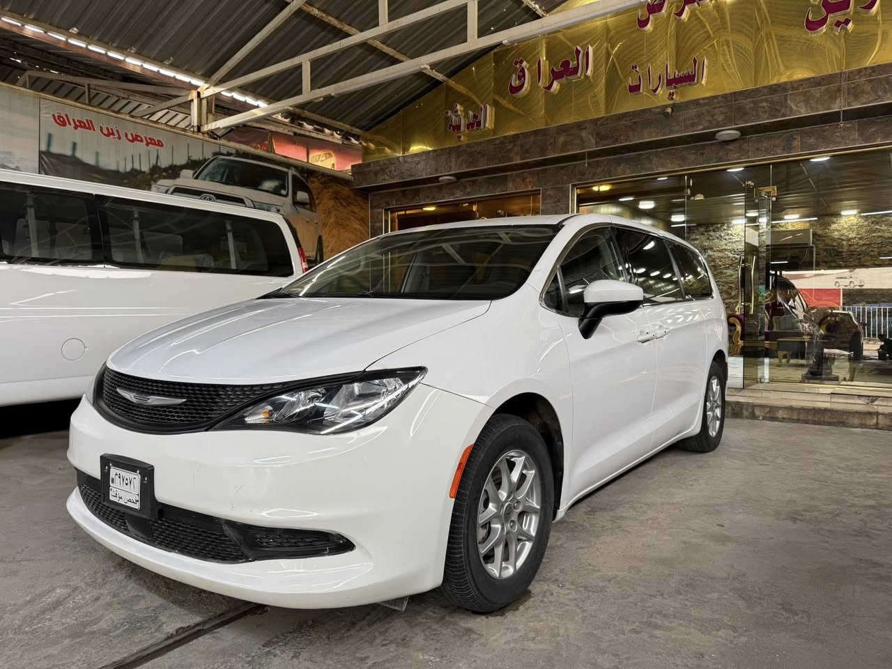 سلام عليكم للبيع او مراوس  حسب القناعة باسفيكيا مديل 2023 موصفات بيبان كهربا شاشة كامرة لادرات وبعد هواي موصفات بدون رقم حادث فقط جاملغ ومبدل نفس لون بدون صبغ بيه بس نص دعمية صبغ سونار موضح وصور لحادث همة سيارة بل كارتون جديدة رقمي ***********
