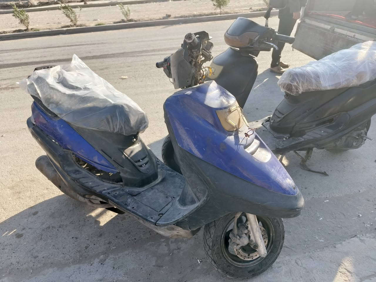 السلام عليكم للبيع دراجتين فراشه السوداه شغال والثانيه طافيه ماعرف شبيه مكاني بغداد العبيدي الشهداء الثالثه قرب مدرسه حمورابي *********** سعر  ٣٢٥
