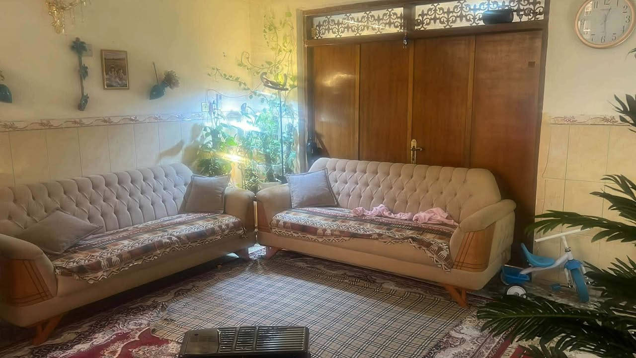 السلام عليكم
بيت في الامين الثانيه طابو صرف قرب الصيدلية النضاميه 

طابقين الطابق الاول:كراج استقبال هول حولي ومطبخ ومنور وخدمات 

الطابق الثاني : غرفتين فوك وحده 6ونص في 5سويت والثانيه 4*3ونص 

100متر عكاده نضيف واجهة 5 نزال 20 عرض الشارع 8صالح للسكن 

االسعر 170 بي مجال بسيط 

التواصل خاص او مراسلة وتساب 
 
***********
