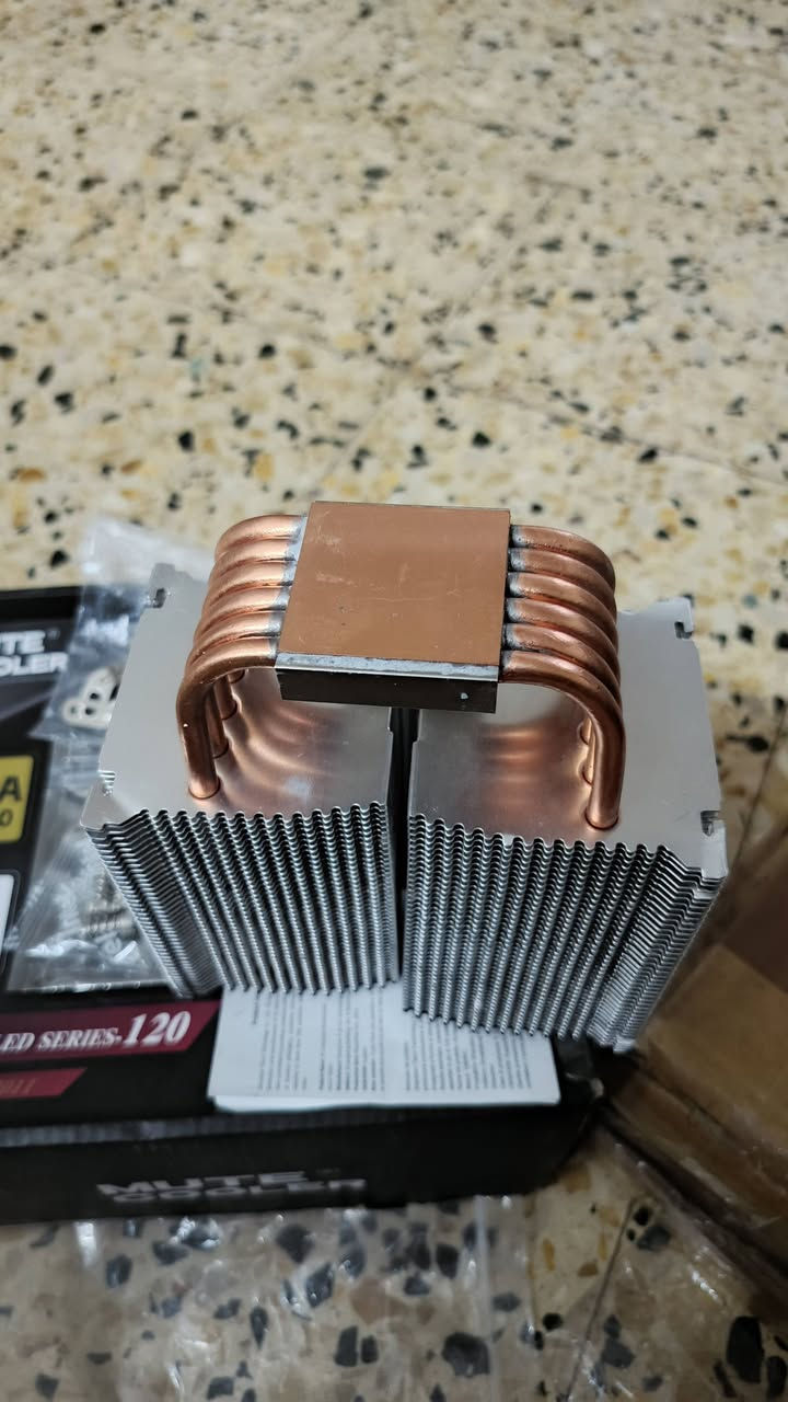 20 الف
مبرد معالج (CPU Cooler) هوائي اقتصادي للكمبيوتر من ماركة "MUTE COOLER" (سلسلة Water-Cooled Series 120). يأتي بقاعدة نحاسية مع أنابيب حرارية لنقل الحرارة، وزعانف من الألومنيوم، وهو مزود بملحقات للتثبيت تدعم مقابس Intel الحديثة مثل LGA 1700


**إذا كنت صاحب هذا الإعلان وتريد حذفه لأي سبب، رجاءا أرسل رسالة إلى الدعم الفني**