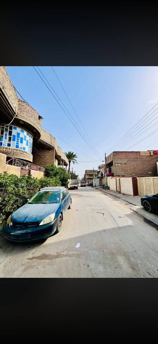 بيت في الورفلي – بداية الورفلي قرب جامع الهداء بفرع.
• المساحة: 200 متر
 • الواجهة: 8 متر
 • النزول: 25 متر
 • يصلح تفليش
 • البناء قديم
رقم الهاتف ***********
