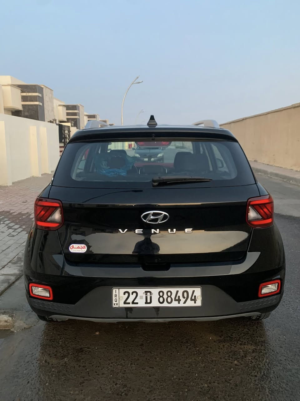 سلام عليكم:
هونداي فينو 2022 المواصفات: 
فتحة سقف
حساس امامي
حساس خلفي
رادار جانبي 
رادار خلفي 
اشارة بالمري
مثبت سرعة
تحكم ستيرن وتحديد مسار كله شغال
رقم شمالي
الحادث مرفق بالصور 
السعر:130$ وبيها مجال
للأستفسار: ***********
