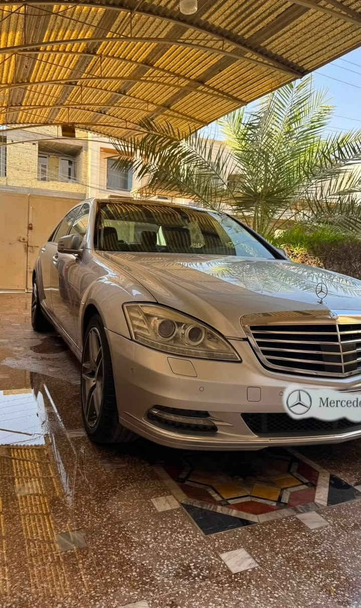 سلام عليكم 
مارسدس S350 
2011 
لارج
السياره فول للاخير بانوراما 
ناضور + رادار 
داخل اسود نضيف مابي زلغ
السياره ٣ قطع كلير فقط بدون قطره معجون 
السياره جاهزه للاخير بدون اي نقص 
سعرها 209 وبيها مجال 
تسوه اكثر وبالخير على الي ياخذها 
مكانها بغداد
***********

