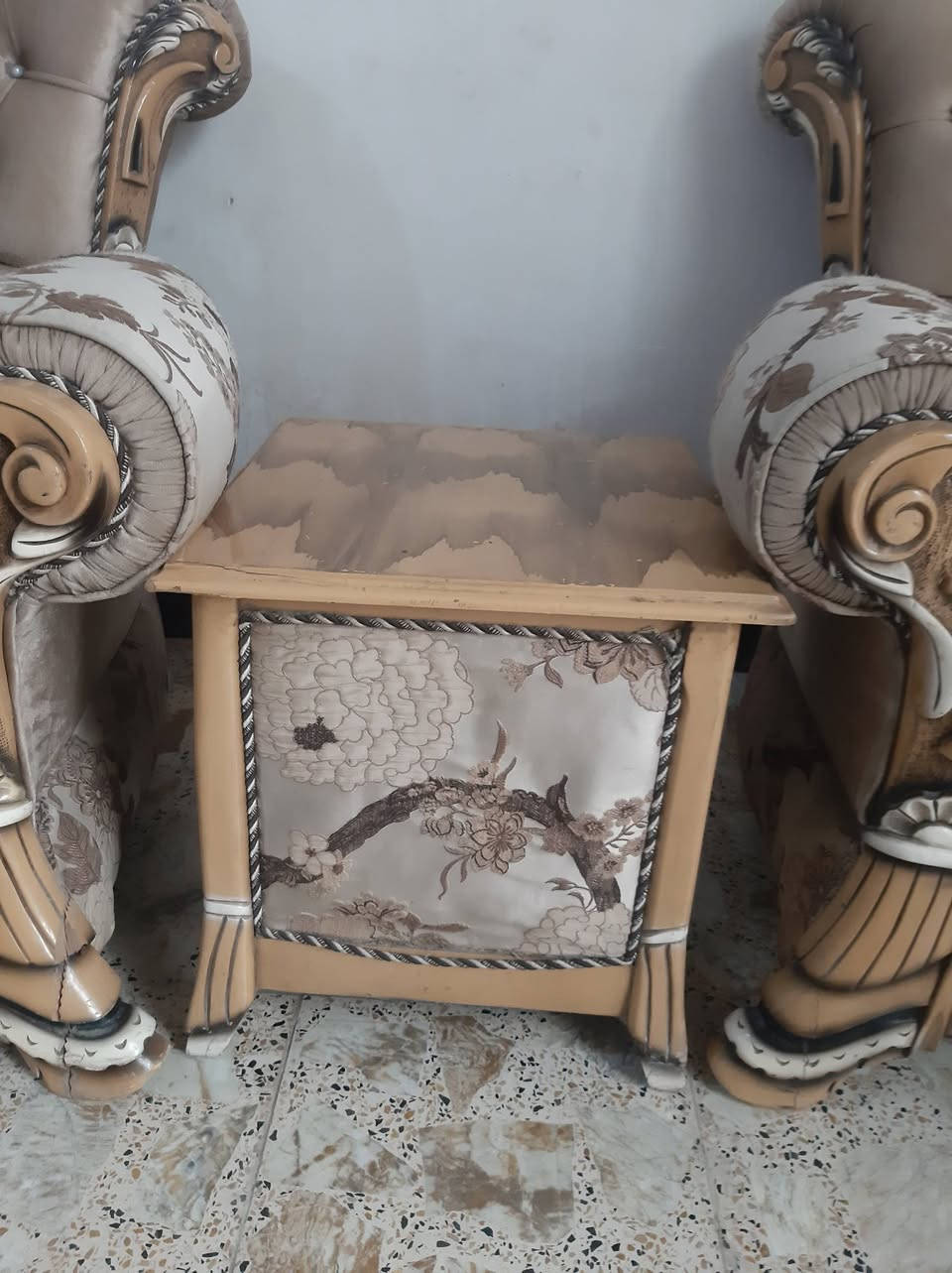 تخم للبيع عشر مقاعد مع ثلاثه طبلات اثنان وسطية
السعر ٣٠٠ الف وبيها مجال
واتساب ***********
