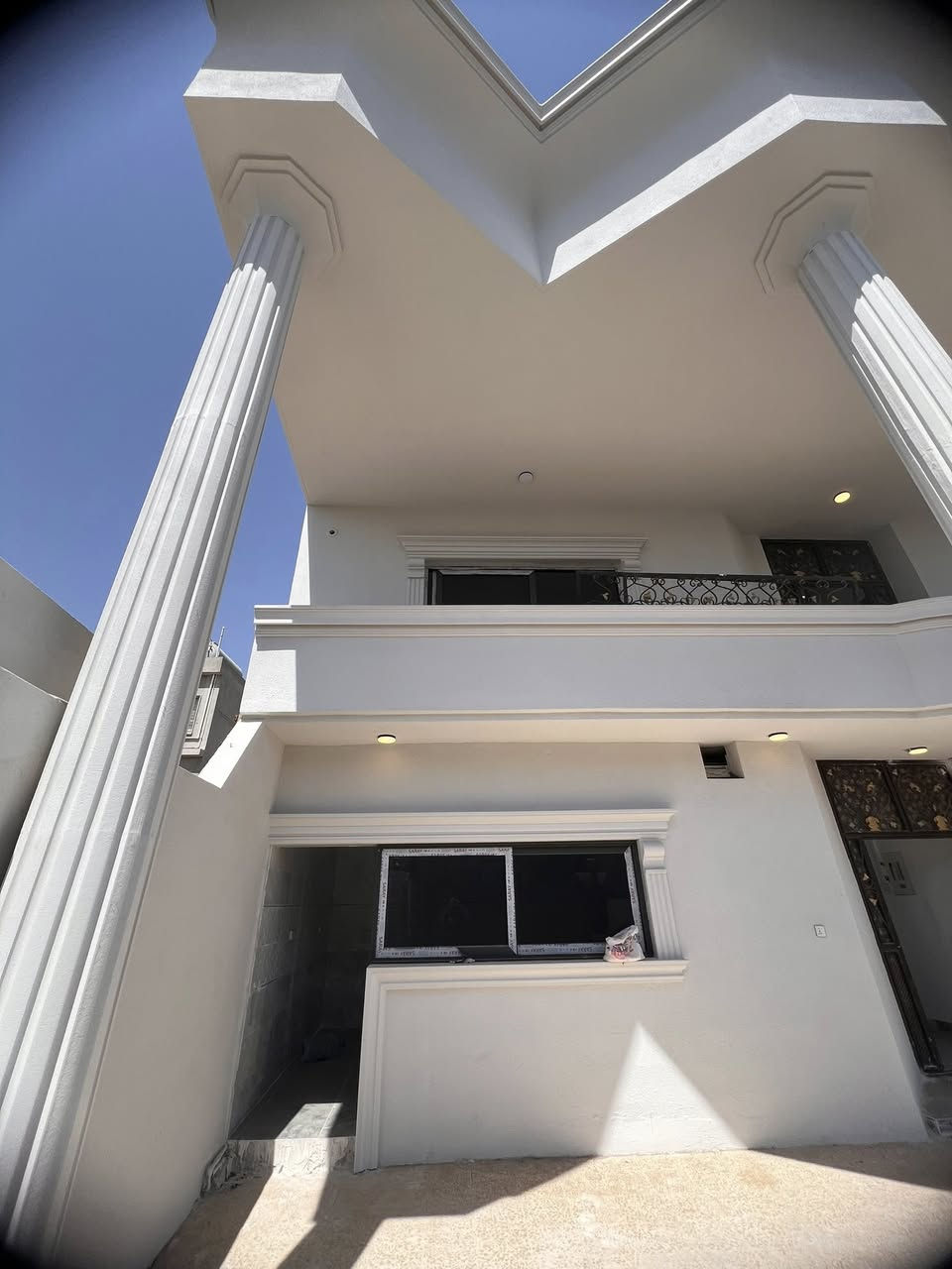 سلام عليكم
دار للبيع :—
المساحه ٣٠٠ متر طابقين بناء ترميم حديث 
الموقع كركوك طريق بغداد خلف عمارة الجدوع 
محتويات الدار مكتون من ٥ غرف نوم وهول واستقبال وصحيات كراج وحديقه 
العقار طابو ملك صرف 
السعر لطفا خاص 
لمزيد من المعلومات مراجعة مكتب عماد للعقارات 
للاستفسار الاتصال بالرقم التالي 
***********
عنوان المكتب طريق بغداد مقابل مول سلام هولدينك 
نستقبل جميع العروضات السكنيه والتجاريه بكافة مناطق كركوك
