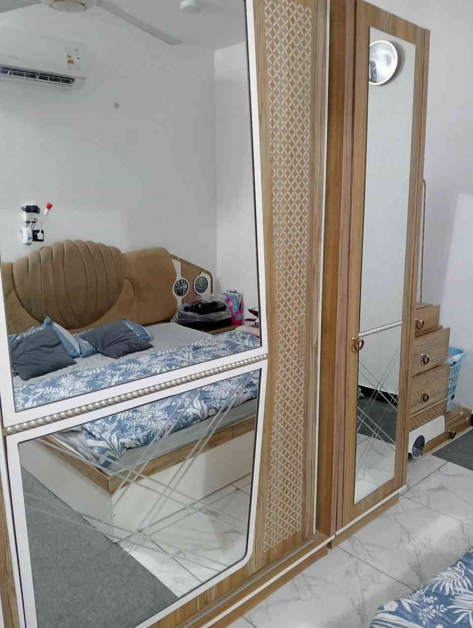 السلام عليكم غرفه للبيع بالنجف نظيفه جدا سعر 500
***********
