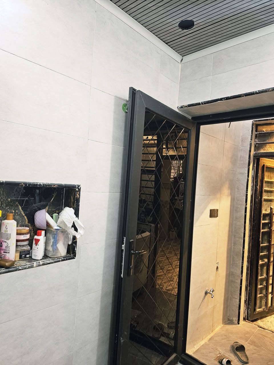 النجف الاشرف دار طابو زراعي للبيع سند ٢٥ منطقه قريبه مقابل حي العسكري جدا قريب عن شارع الصب بيت اساس وسكف صب طابوق نهروان بناء  درجه اولى  مرقم من قبل البلديه مشمول بلتطويب مساحه الدار ١٠٠ متر واجه ٧ ونزال ١٤  
السعر ٤٩ مليون مو شراي لتعلق شراي اتصل ***********
