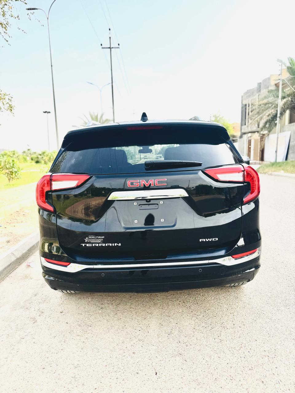 جي أم سي تيران دينالي 2024

2024 GMC Terrain, Awd Denali

#بيع_فقط

حره تترقم جميع المحافظات, مكانها العماره

المواصفات, فول الفول :

المحرك: 1.5 لتر تيربو 4 سلندر

القوة: 175 حصان

العزم: 275 نيوتن متر (203 lb-ft)

ناقل الحركة: أوتوماتيك 9 سرعات

نظام الدفع: AWD دفع رباعي ذكي

التسارع 0-100 تقريباً: 8.9 ثواني

التجهيزات الخارجية :

إطارات ألمنيوم 19 إنج Denali

LED أمامي وخلفي كامل

كروم خارجي Denali

مرايا كهربائية مع تسخين

باب خلفي كهربائي Hands-Free

فتحة سقف بانوراما

حساسات أمامية وخلفية

كاميرا خلفية HD

المواصفات الداخلية الفخمة :

مقاعد جلد مثقبة

تبريد وتسخين للمقاعد الأمامية

تحكم كهربائي بالمقاعد

ذاكرة حفظ لوضعية السائق

مقود جلد مدفأ

ديكور Denali فاخر

إضاءة داخلية Ambient

أنظمة الأمان :

رادار أمامي

تحذير اصطدام أمامي

فرملة طوارئ أوتوماتيكية

المحافظة على المسار

Blind Spot

Rear Cross Traffic Alert

Adaptive Cruise Control

كاميرات وحساسات متعددة

مميزات معروفة بالسيارة :

راحة ممتازة بالعزل والسياقة

شكل خارجي فخم

صرفية جيدة بالنسبة لـ SUV

نظام تعليق Denali أنعم من الفئات الأقل

مناسبة للمدينة والسفر

ماشية 11 الف

السعر 167$ وبيها مجال, مكانها العماره

للإستفسار الأتصال على الرقم ***********
