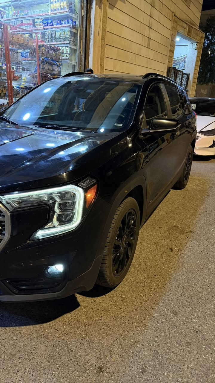 السلام عليكم 
GMC TERRAIN 2023
جمسي تيران ٢٠٢٣ وارد امريكي 
الحادث قطعتين (بنيد+ جاملغ )
مواصفات دنلي 
السيارة رقم بصرة حرة باسمي (تحويل ثاني يوم)
.فتحة بانوراما طكتين
.كشنات تدفئة
.نقط عمياء+اشاير مري
.تحديد مسار 
.رادارات امامي وجوانب
.حساسات خلفية
.صندوق كهرباء (طكتين)
.تشغيل عن بعد
.لدات امامية وخلفية 
.كشنات جلد 
.حجم المكينة ١٥٠٠تيربو اقتصادية ونشطة 
.جامات نزول اوتو
.ماشية 50الف كيلو مو ميل
.بانزين محسن+ دهن امزويل كلة وكالة او كارت تبديل
السيارة نضيفة ومال جناي 
للبيع او مراوس حسب القناعة 
صور الحادث مقفولة افحص وين متريد 
السعر 178ورقة وبيها مجال عنواني بصرة 
***********
***********
