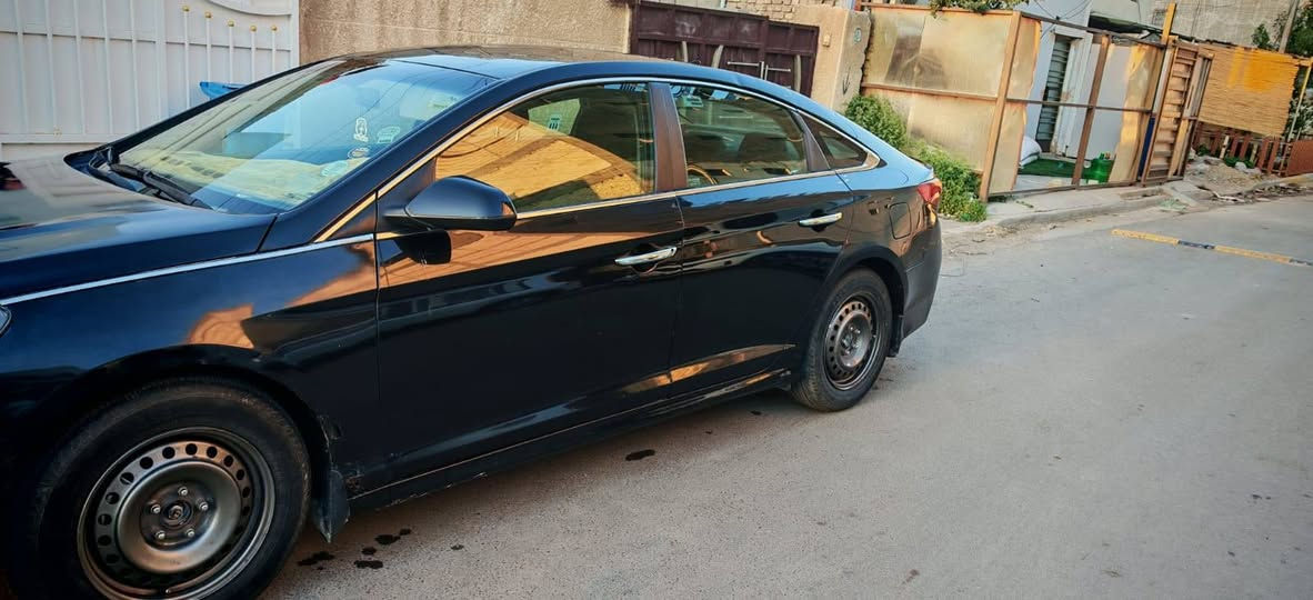 🚗 سوناتا أمريكي 2018 — فرصة مميزة بسعر مناسب
للبيع هيونداي سوناتا موديل 2018 (وارد أمريكي) بحالة جيدة جداً ومواصفات ممتازة 👌
✅ محرك 2400 GDI قوي واقتصادي
✅ المحرك والكير بحالة جيدة  (غير مفتوحة)
✅ الحادث بجم جهة السائق فقط
✅ 3 قطع مع ايرباك السائق
✅ بدون نقص (رادار جانبي + كاميرا + شاشة)
✅ سيارة كاملة المواصفات وتفاصيلها واضحة
📍 التحويل بأي مكان داخل العراق
📄 باسمي — التحويل خلال يوم واحد فقط
💰 السعر: 11,500$ وقابل للتفاوض البسيط للجادين
📞 للاستفسار والتواصل واتساب:
*********** بغداد, العراق
