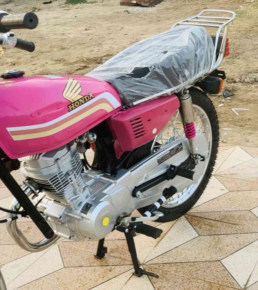 نامه للبيع اوراق موديل 2020
تعمير جديد 
السعر 900وبيه مجال 

المكان الشطره  قضاء دوايه 

***********
