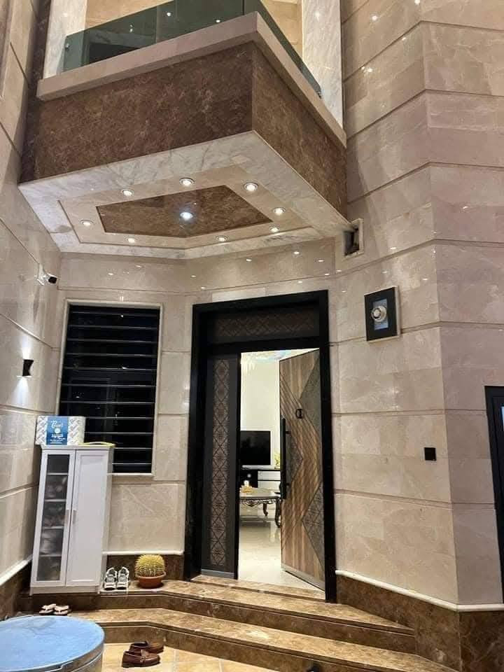 مستعدون لتغليف الواجهات بالفوم (الفوم التركي) الذي من مميزاته
عازل للحرارة والرطوبة خفيف الوزن على البناء سهل التركيب  قابل لتغيير الالوان حسب الرغبة 

الاستخدام

يعمل على الطابوق والبلوك والثرمستون واللبخ والنثر والسندويج ....

سريع العمل يتم انجازه بمدة زمنية قصيرة 

المادة اللاصقة هي الفوم المخصص للصق 

او مادة الكلكيم 

 

الاصباغ المستخدمة من مناشئ عالمية رصينة مثل ( جوتن . همبل . برجر . لوجيا . بتك)  وحسب رغبة العميل 

 الذرعة هندسية وتخريج كامل للابواب والشبابيك 

جميع المواد المستخدمة هي اصليه ومخصصة للخارج 

من مادة الفوم الاساسية 

ومادة اللصق 

ومعجون المعالجة

وصبغ الاساس (البرايمر)

والصبغ النهائي 

لا نستخدم مواد داخلية في عملنه نهائيا 

اسعارنا تنافسية 

للاستفسار مراسله الصفحه ***********  *********** @إشارة
