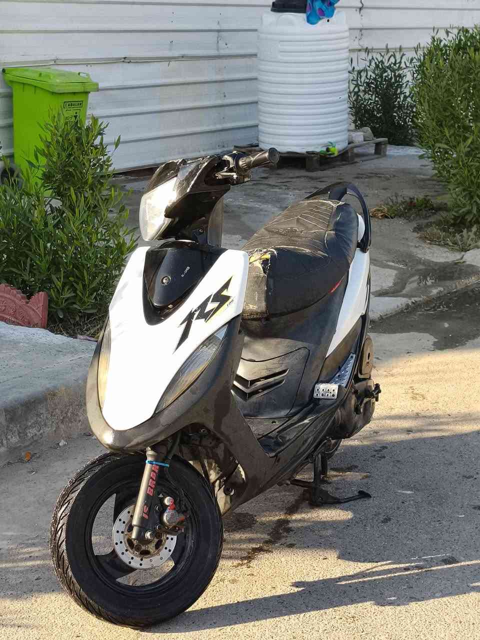 سلام عليكم ماكس عدله نضيفه ما مفتوحه شلعه ومعدل خير من الله
عنواني بغداد محموديه 
***********
