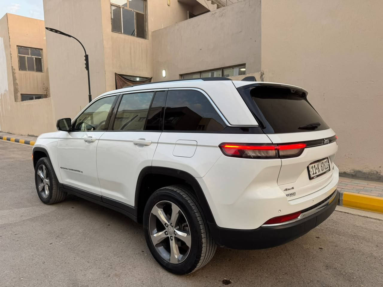 السلام عليكم 
جيب 2023لمتدد وارد ضرر كما موضح بل صور رقم بغداد بسمي تحويل مباشر (للبيع او مراوس لاندكروز او تاهو )
مواصفات المتدد معروفة ميحتاج اذكرهن والسونار من ضمن المنشور 
ماشية 66الف 
السعر 285وبيهة مجال بسيط 
اي استفسار ***********
مكاني بغداد حي القاهرة
