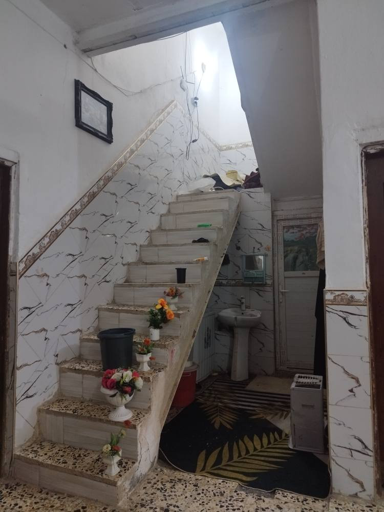 سلام عليكم بيت في ميسان منطقة الدوانم مقابل محطه مال بيت مخيلف مساحه 285 يتكون من  4غرف أو صاله 13أو دوأنيه أهم 13أو حمام داخلي وحمام خارجي 2تواليت أو مطبخ سعر 150وبيه مجال ‏‪ 0782 972 0480
