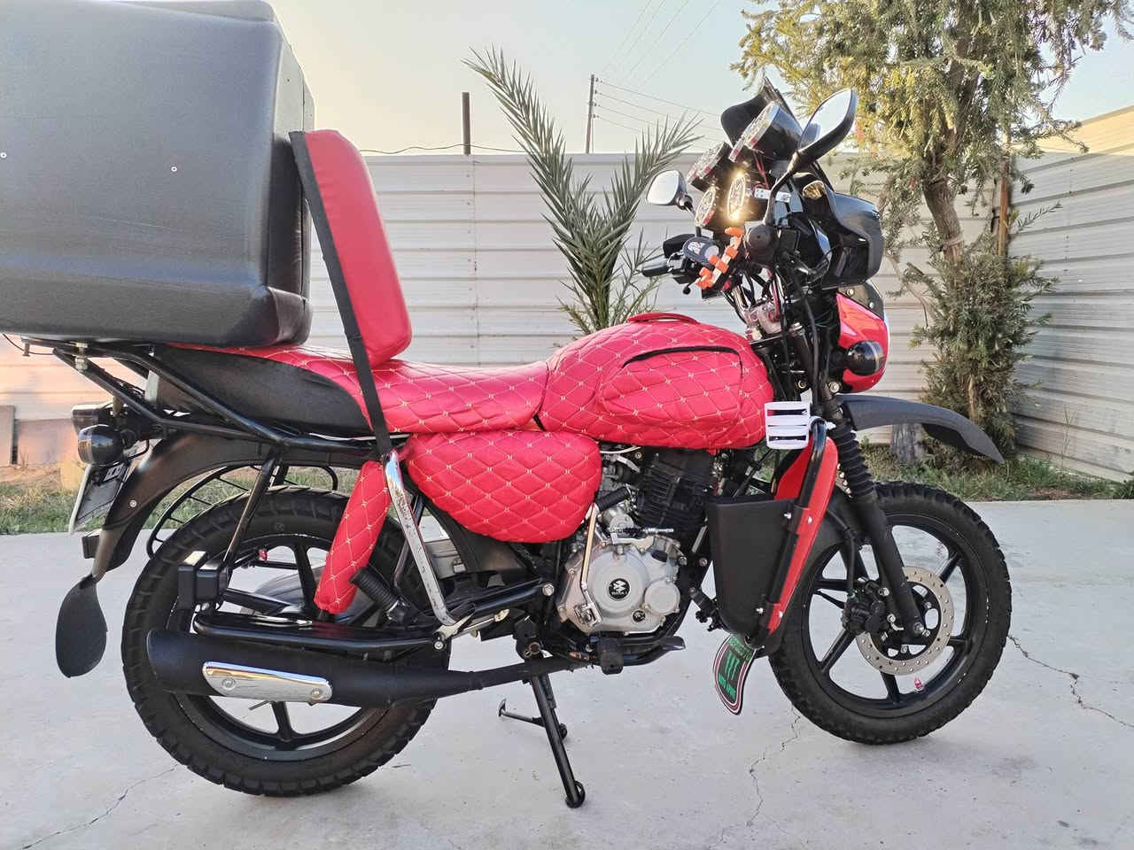 السلام عليكم شباب دراج بوكسر موديل 2023 مرقمه رقم بغداد دراجه ماشيه 17الف والدراجه كلش نضيفه وما متعوبه وحيل مداريهة السعر خاص الشراي يتصل ويدلل ***********
