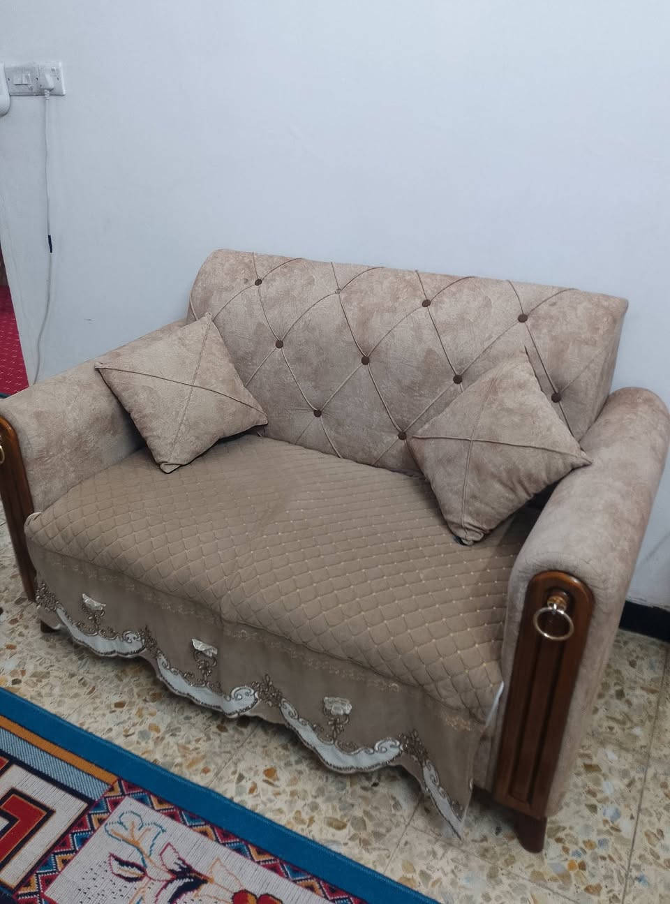 سلام عليكم ديوان 9 مقاعد تفصال بعده اخو الجديد صاله اقل شهر وياه 4 كوشات وتلبيسه ب 375 وبيه مجال بسيط مكان بغداد البياع الشراي يتصل بلرقم ويدلل *********** وتساب موجود
