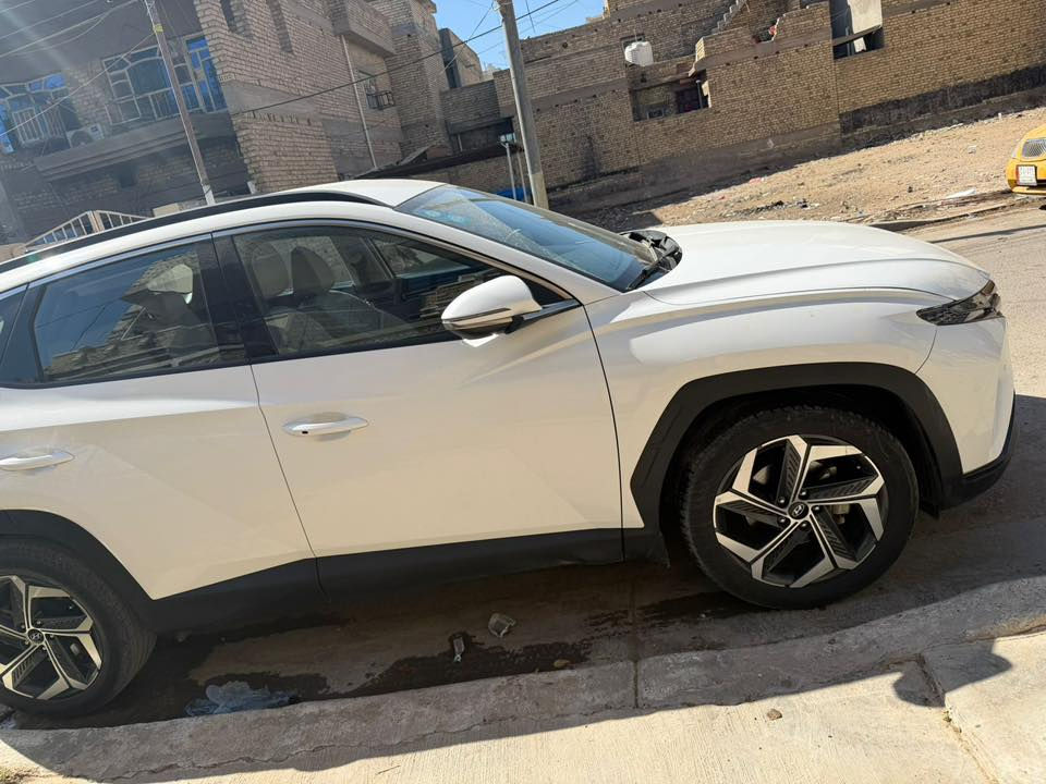 السلام عليكم 
توسان ٢٠٢٣ خليجي فول عدا الفتحة
بيهة بارد فقط بطرف البنيد
ماشية ٣٥ الف 
السعر ٢٢٠ 
للاستفسار
***********
