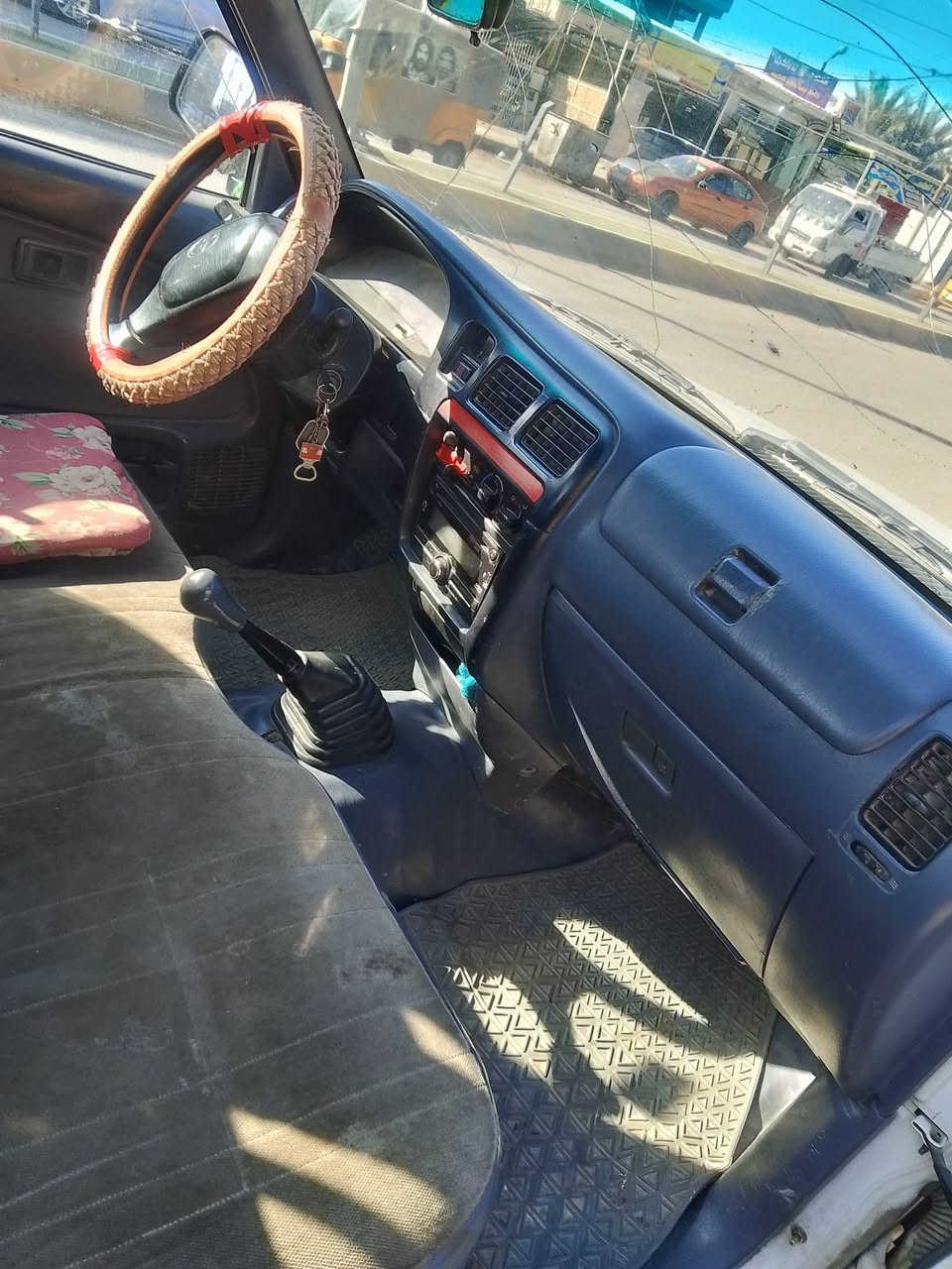 السلام عليكم
2001 للبيع مكفولة ما عدا بارد شوية بيها 
السعر 95 وبيها مجال 
***********
