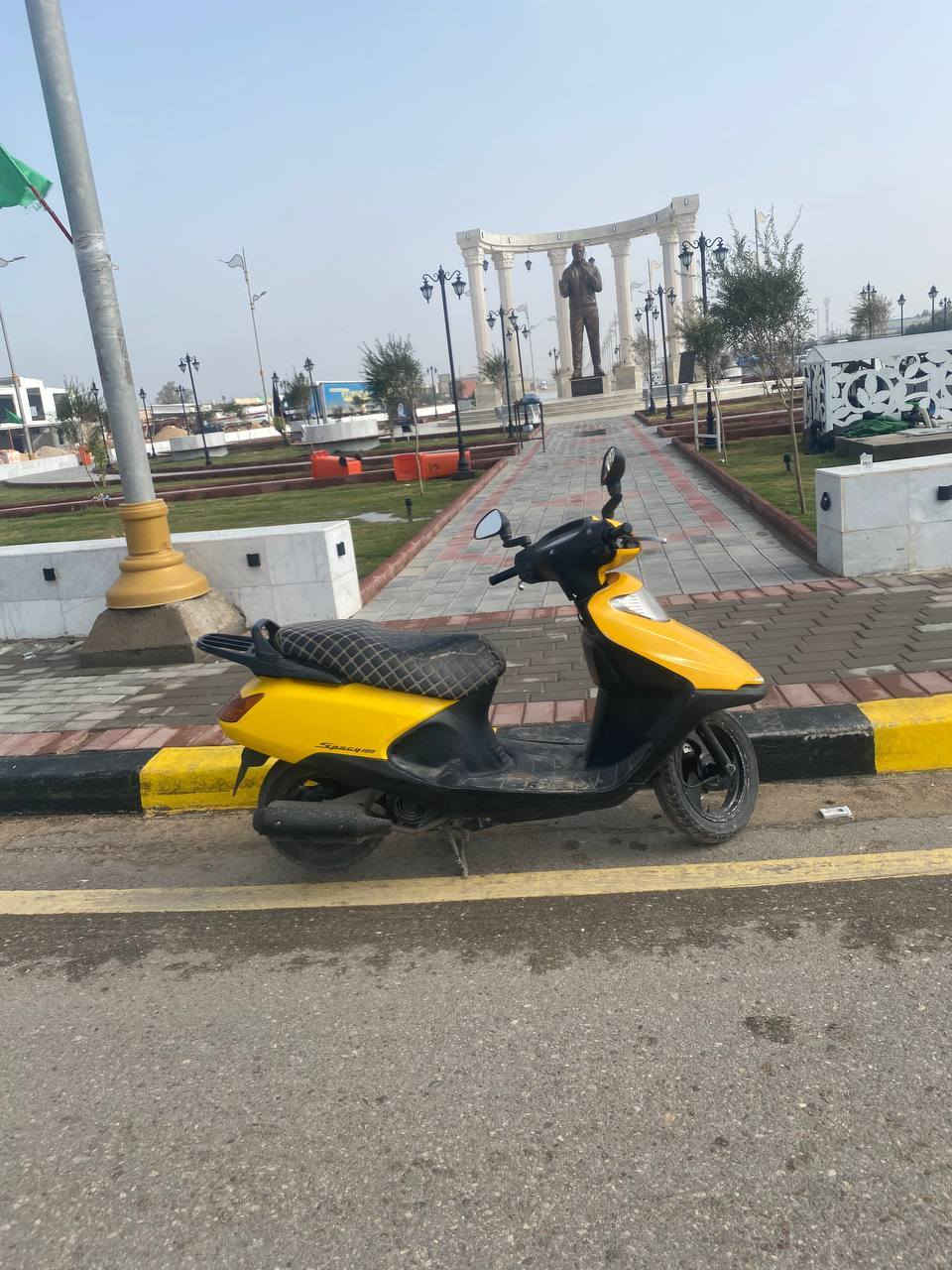 السلام عليكم
سبيسي ياباني دراجه نظيفه وحلوه ومحرك ناعم للعلم المكينه مفتوحه...مابيها اي نقص الكهربائيات كلها شغاله قفل ستيرن وقفل جنطه اشاير وبريك حتى ضوه الدشبول شغال الكيلو متر شغال نكره سلف وهندر ماشيه ١٥ الف فقط
بيع او مراوس بدراجه ام عيون او وحش الكون وانطي فرق...مكاني واسط الصويره
السعر المطلوب 550 وبيها مجال
للاستفسار الاتصال على الرقم التالي👇
***********
