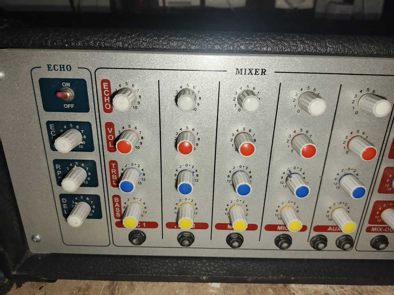 مكسر صوت صنع إيراني  خطين ٨٠٠ واط للبيع نظيف جدا للبيع ***********
