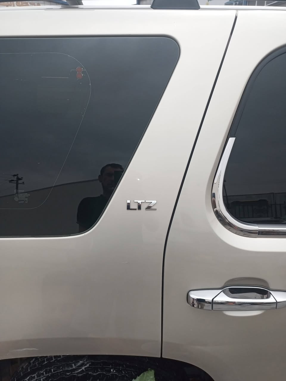 السلام عليك...تاهو ادوات ..2009.....LTZ....فول ...تخم تاير حداده حلوه تبريد ... السياره بيه صبغ قليل المكان بصره ..السعر 90.........***********
