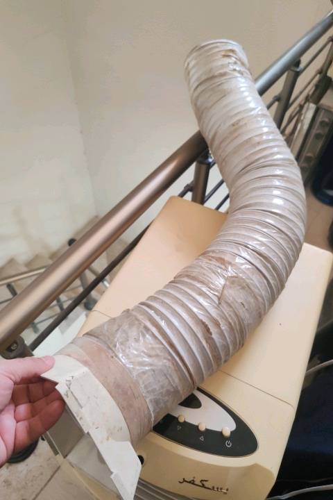 سبلت تدفئة وتبريد متحرك قطعة واحدة 
كومبريسور الماطور مو روتري ينهض تقريبا 7 امبير ويستقر على 4 امبير 
1 طن حقيقي 12000ptu  
الجهاز مو بالة اني جايبه من دبي قبل 15 سنة جان ما موجود منه بالعراق ومخزون سنوات طويلة لان كنت مسافر 
المهم الجهاز شغال 100% وعلى الفحص 
الريمونت جوكر لان الاصلي مفقود 
بوابات توزيع الهواء اني فاصلها لان بدون الريمونت الاصلي تتجه لمكان واحد فقط وتقفل 
مكاني بغداد الاعظمية