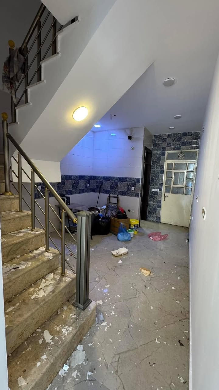 بـيـت للإيـجـار  ( نضيف جداً)
______________________________________
📍 السيديه - مجاور جامعة الشعب (على شارع المدارس نفسسه )

🔷مساحه 50m 
🔷ثلاث طوابق 
🔷ثلاث غرف نوم ( وحده سويت )
🔷مطبخ 
🔷خدمات صحيه 
🔷 السعر : 850 الف
———————————————————
للاستفسار اكثر : ***********
او اضغط على الرابط ادناه للدخول الى القناة الخاصه على الواتس اب في عروض الايجارات 
https://whatsapp.com/channel/0029VaiLJbaE50UjKklYab3R
او على القناة الخاصه على التليگرام 
https://t.me/rami_dyaa
