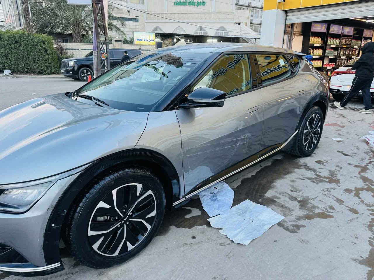 بسم الله
السلام عليكم كيا ايفي 6
موديل 23 
ماشيه 55 ألف كيلو متر 
حادث السياره جاملغ ايمن وبنيد بدون دواخل 
السياره جاهزه من كلشي 
السياره كهرباء بالكامل 
الشحنه الواحده تمشيك 600 كيلو متر 
الشاحنه موجوده وياه 
السياره فول مواصفات عده الفتحه 
كشنات كهرباء تدفئه تبريد 
وضعيات قياده تحديد مسار 
قفل سرعه 
قياده ذاتيه 
مري شفط 
السياره موجوده بغداد 
بسمي ثاني يوم تحويل 
السعر 157 
***********
وبيه واتساب 
بالخير على صاحب النصيب
