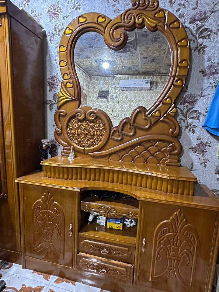 غرفه نوم نجاره تفصال شغل درجه اوله غرفه ثكيله ونضيفه كلش استخدامهه قليل سعر 1,150وبيه مجال حك لجيه سكن البصره ابي الخصيب حمدان شراي يتصل رقم ***********
